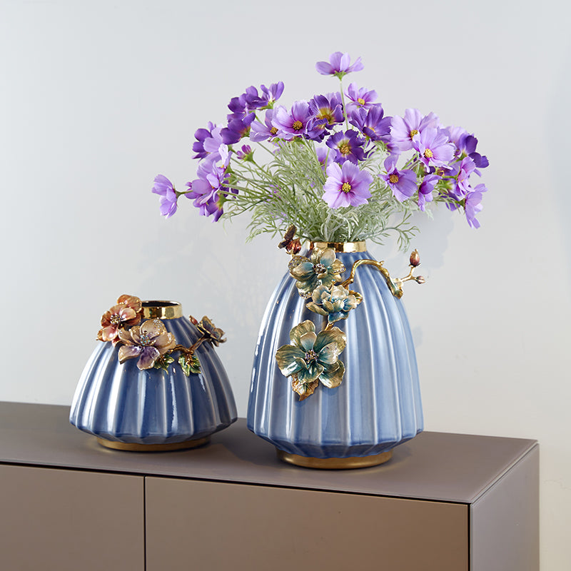 مزهرية بورسلين على شكل شرنقة زرقاء