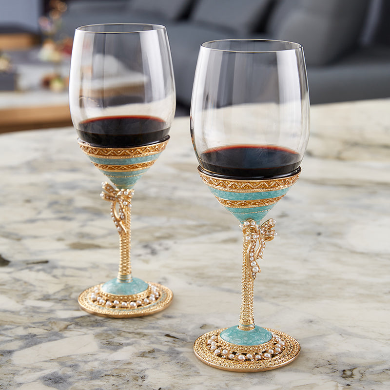 كؤوس نبيذ من اللؤلؤ الأزرق المهيب