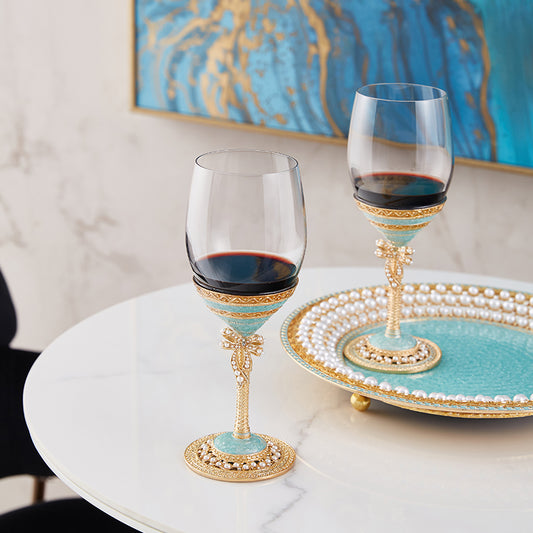 كؤوس نبيذ من اللؤلؤ الأزرق المهيب
