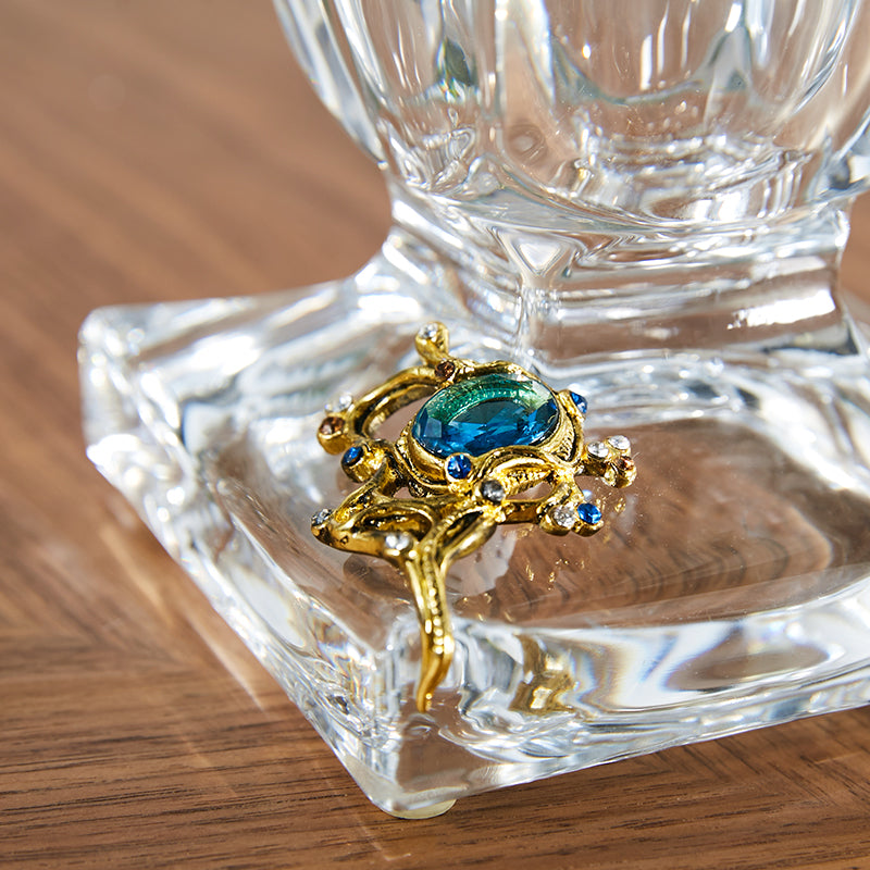 مزهرية كريستالية بشعار الياقوت