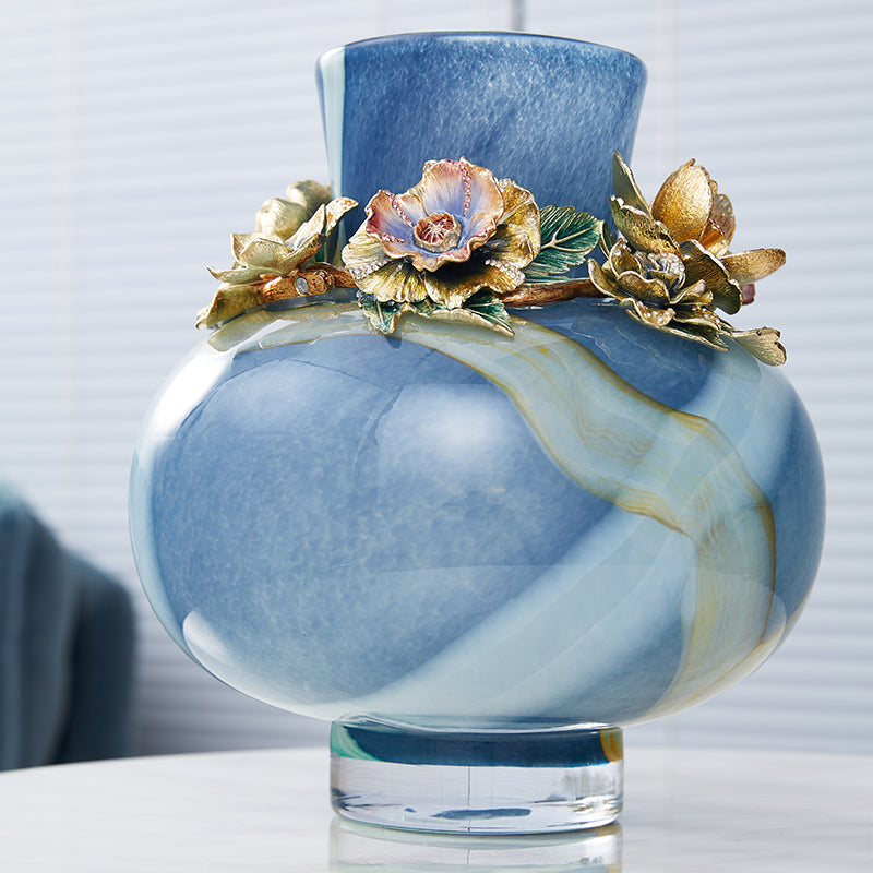 مزهرية فنية من تصميم "أزور ميست" بعنوان "نرجس مرصع بالجواهر"