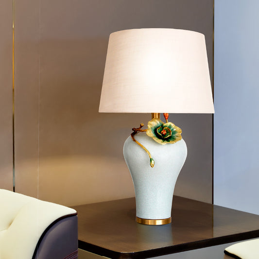 مصباح بورسلين بتلة الزمرد