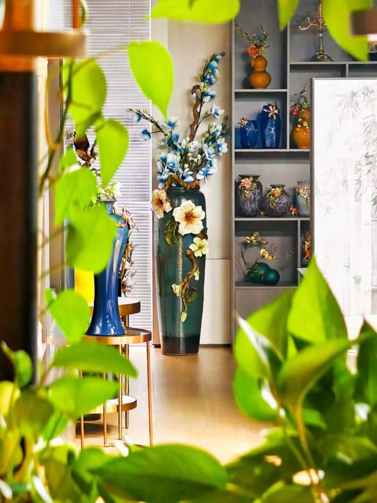 مزهرية "الكركديه الذهبي" الكبيرة ذات اللون الأزرق المخضر المتدرج