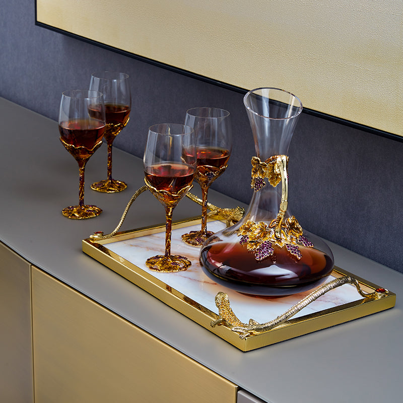 صينية تقديم من الرخام مزينة برسومات وزغة مذهبة