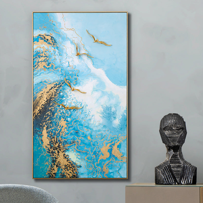 تحفة فنية سائلة بعنوان "الأجنحة الذهبية" من أفق أزور