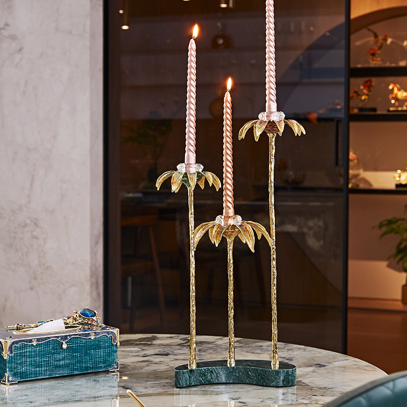 شمعدان ترينيتي المذهب بالزهور