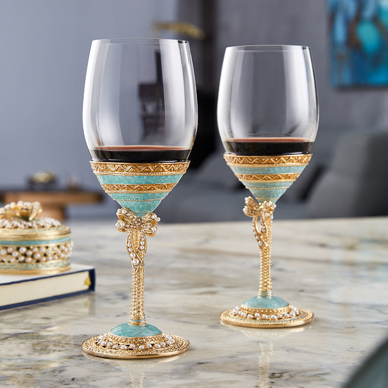 كؤوس نبيذ من اللؤلؤ الأزرق المهيب