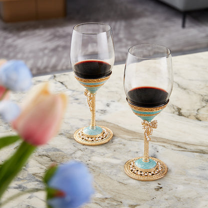 كؤوس نبيذ من اللؤلؤ الأزرق المهيب