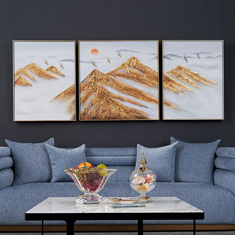 نقش بارز بعنوان "القمم المرصعة بالجواهر" من سلسلة "الجلال المذهب".