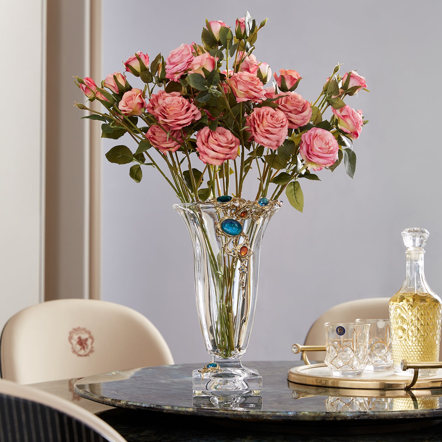 مزهرية كريستالية بشعار الياقوت