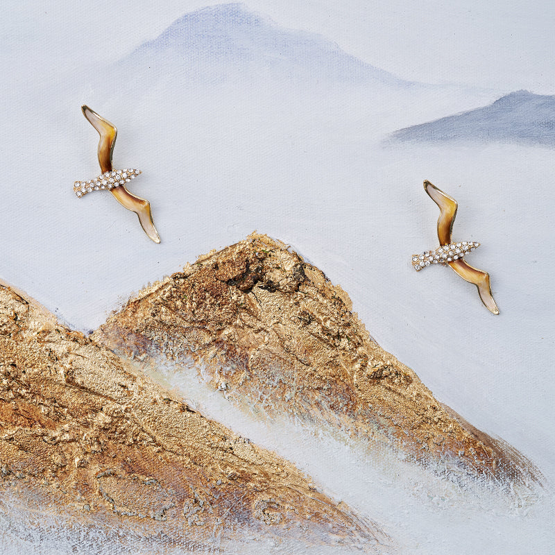 نقش بارز بعنوان "القمم المرصعة بالجواهر" من سلسلة "الجلال المذهب".