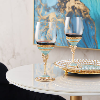 كؤوس نبيذ من اللؤلؤ الأزرق المهيب