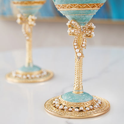كؤوس نبيذ من اللؤلؤ الأزرق المهيب