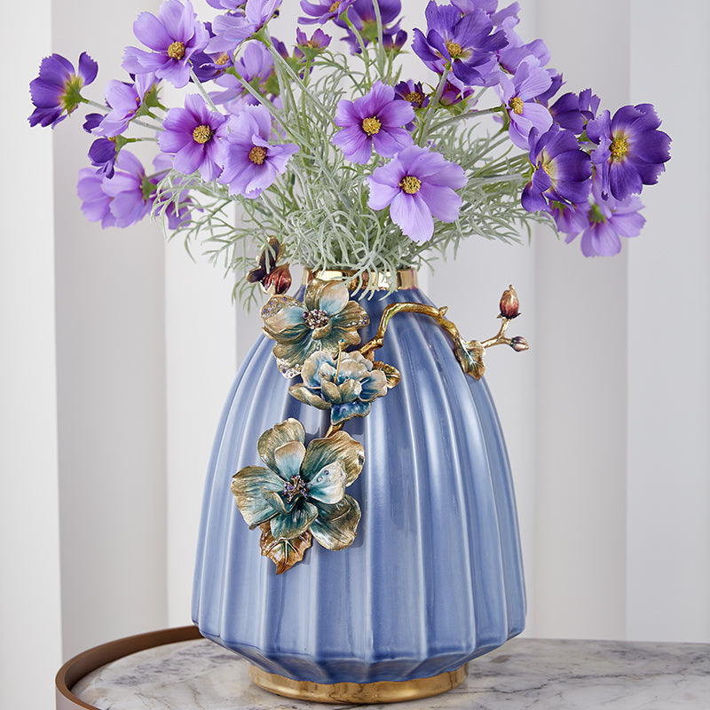 مزهرية بورسلين على شكل شرنقة زرقاء