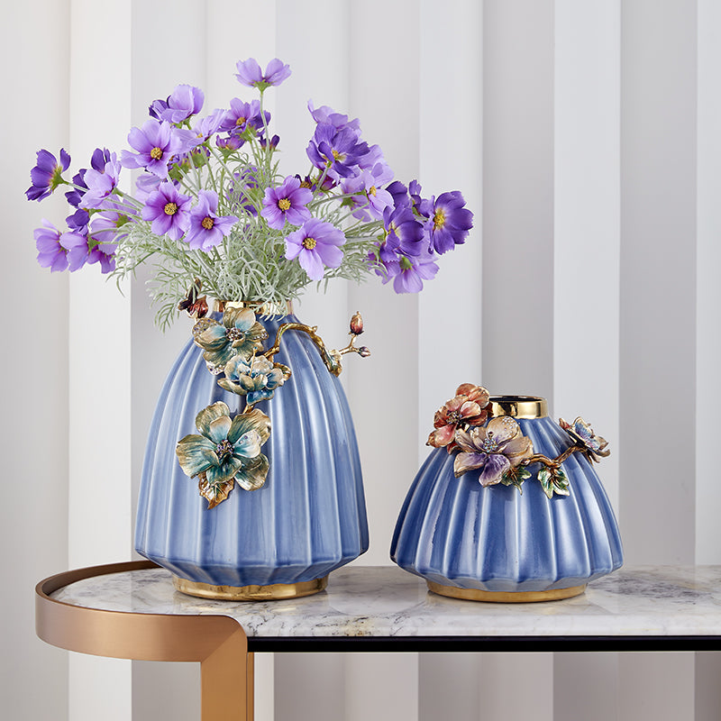 مزهرية بورسلين على شكل شرنقة زرقاء