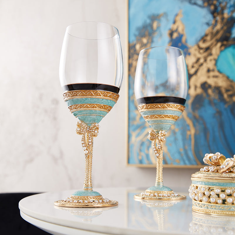 كؤوس نبيذ من اللؤلؤ الأزرق المهيب