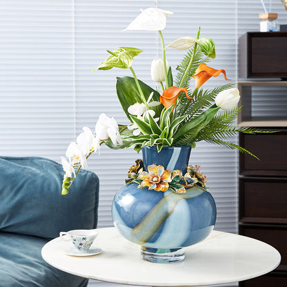 مزهرية فنية من تصميم "أزور ميست" بعنوان "نرجس مرصع بالجواهر"