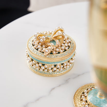 صندوق مجوهرات من اللؤلؤ على شكل فيونكة زرقاء