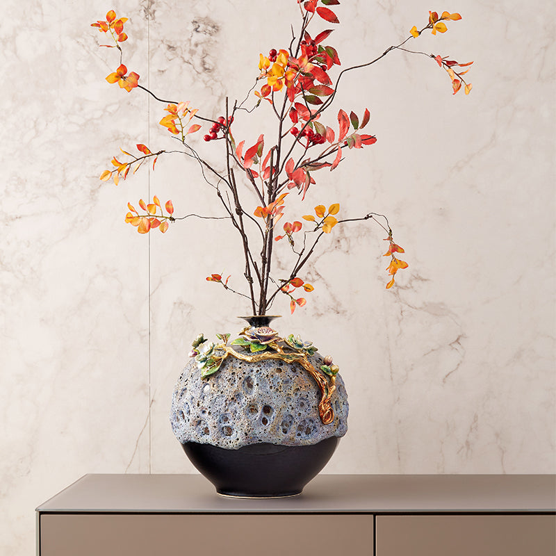 كرة ذهبية من حمم منتصف الليل