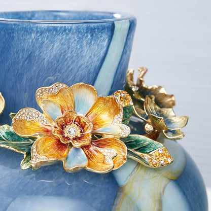 مزهرية فنية من تصميم "أزور ميست" بعنوان "نرجس مرصع بالجواهر"