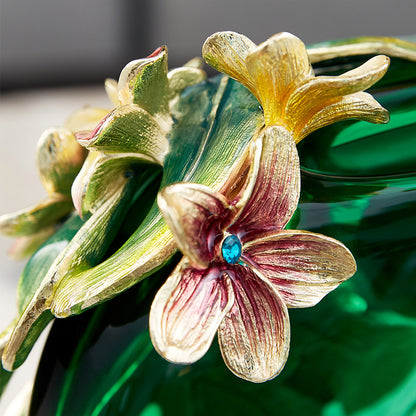 مزهرية زجاجية من الزمرد الإمبراطوري على شكل طائر الطوقان