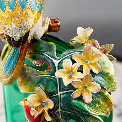 مزهرية زجاجية من الزمرد الإمبراطوري على شكل طائر الطوقان