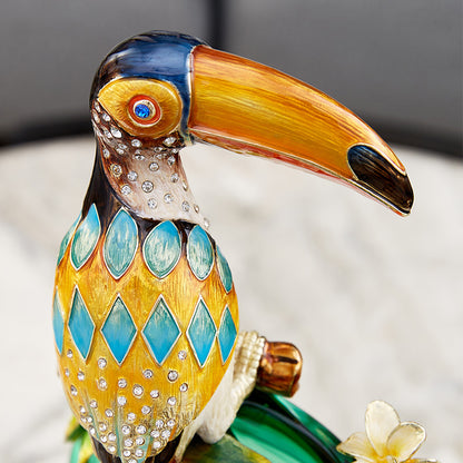 مزهرية زجاجية من الزمرد الإمبراطوري على شكل طائر الطوقان