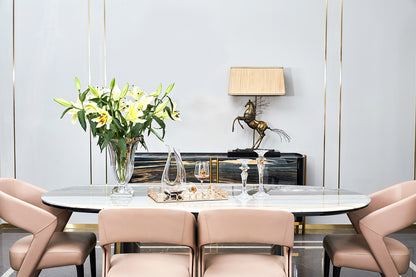 برج كريستالي مرصع بالجواهر باللونين الأزرق والعنبري