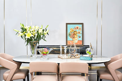 برج كريستالي مرصع بالجواهر باللونين الأزرق والعنبري