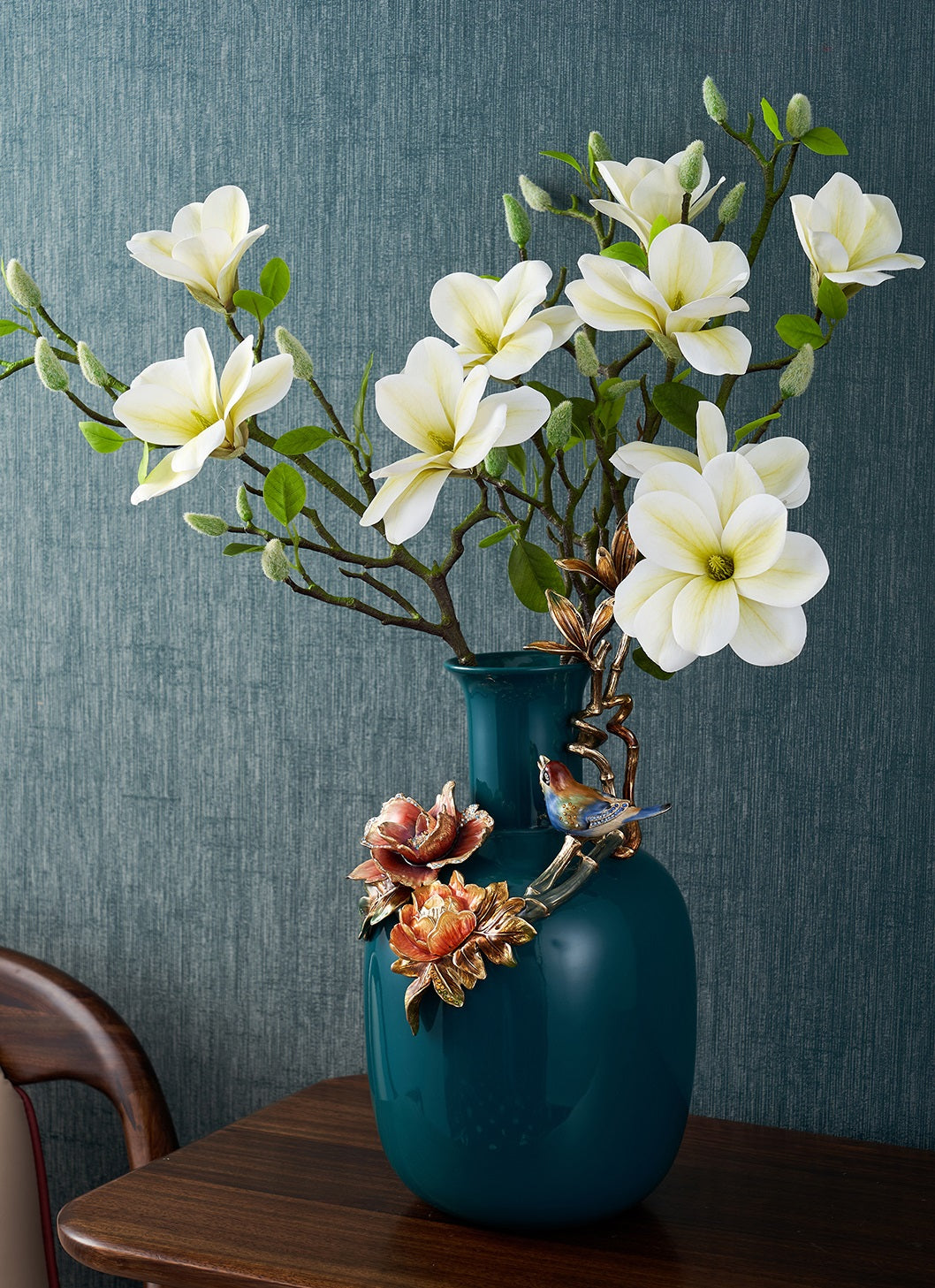 مزهرية سيراميك باللون الفيروزي