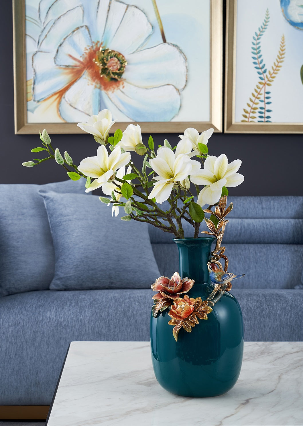 مزهرية سيراميك باللون الفيروزي