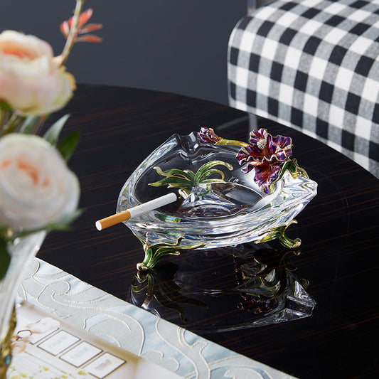 وعاء كريستالي من زهرة السوسن الإمبراطورية