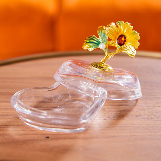 صندوق تذكاري مصنوع يدويًا على شكل قلب مذهب