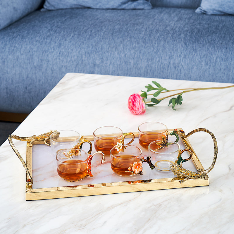 صينية تقديم من الرخام مزينة برسومات وزغة مذهبة