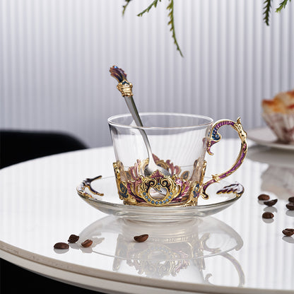 فنجان وصحن من الزجاج المطلي بالمينا على الطراز الباروكي الإمبراطوري