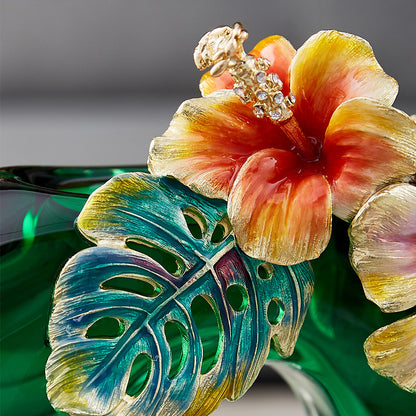 مزهرية زجاجية من الزمرد الإمبراطوري على شكل طائر الطوقان