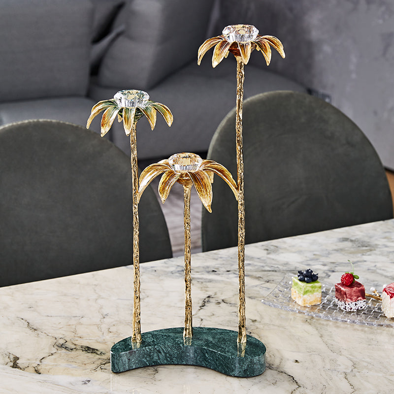 شمعدان ترينيتي المذهب بالزهور