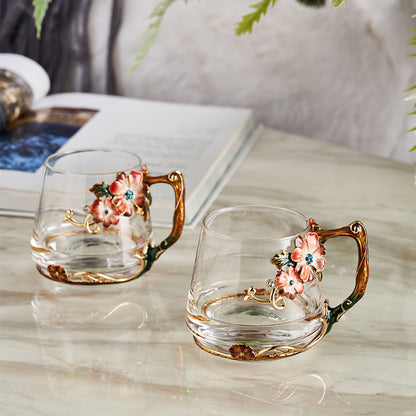 كوب زجاجي مطلي بالمينا بنقشة زهور برية