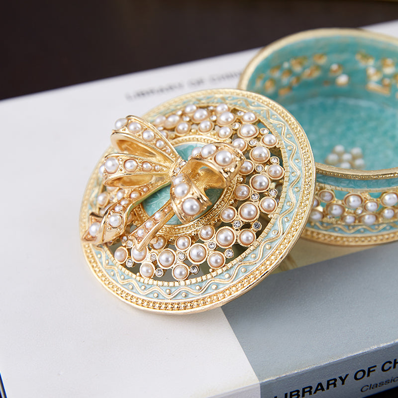 صندوق مجوهرات من اللؤلؤ على شكل فيونكة زرقاء