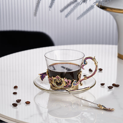 فنجان وصحن من الزجاج المطلي بالمينا على الطراز الباروكي الإمبراطوري