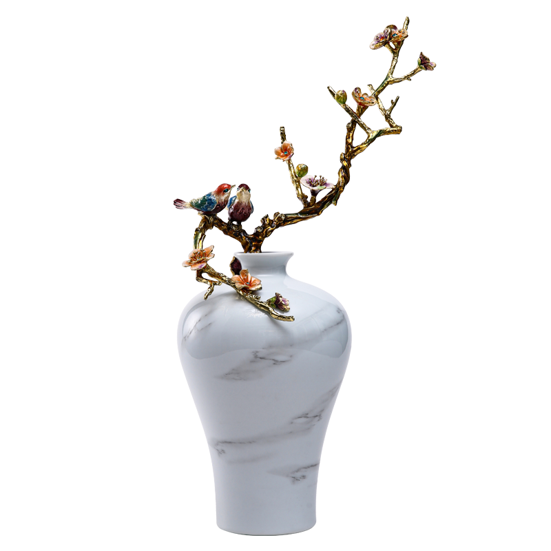 مزهرية من الرخام الأبيض على شكل طائر مغرد