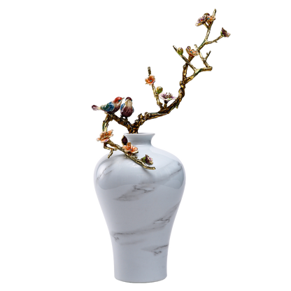 مزهرية من الرخام الأبيض على شكل طائر مغرد