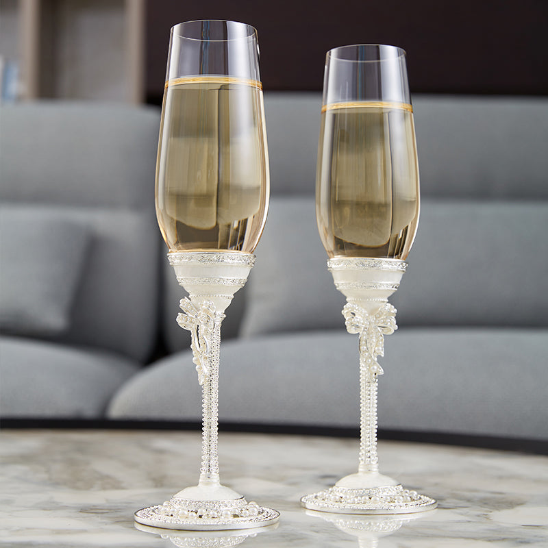 مزمار من الحرير العاجي واللؤلؤ