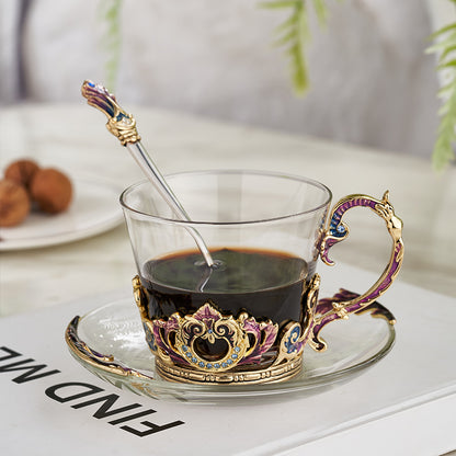 فنجان وصحن من الزجاج المطلي بالمينا على الطراز الباروكي الإمبراطوري