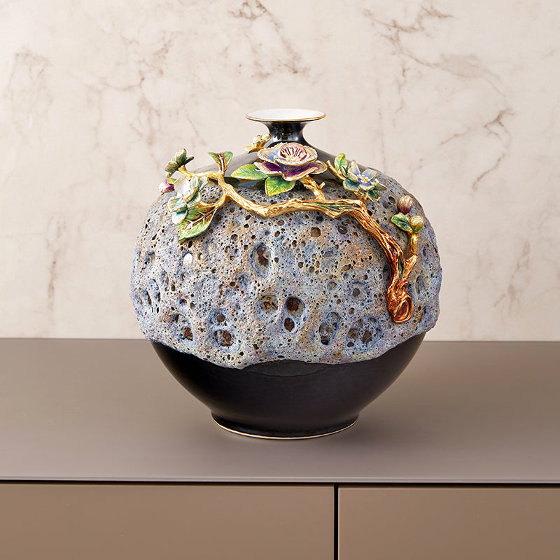 كرة ذهبية من حمم منتصف الليل