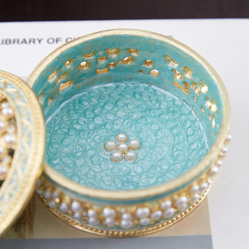 صندوق مجوهرات من اللؤلؤ على شكل فيونكة زرقاء