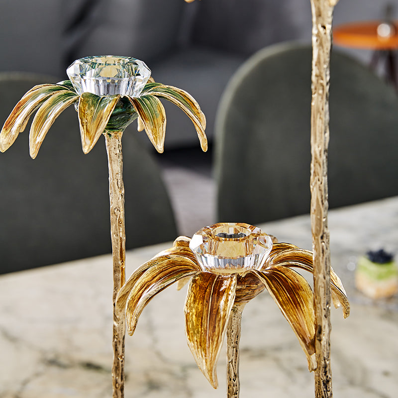 شمعدان ترينيتي المذهب بالزهور