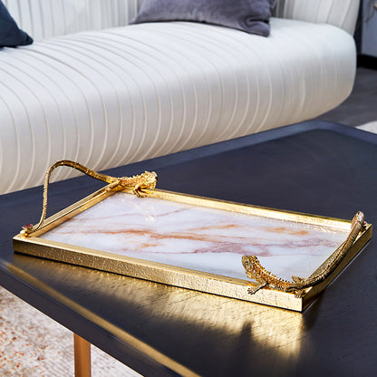 صينية تقديم من الرخام مزينة برسومات وزغة مذهبة