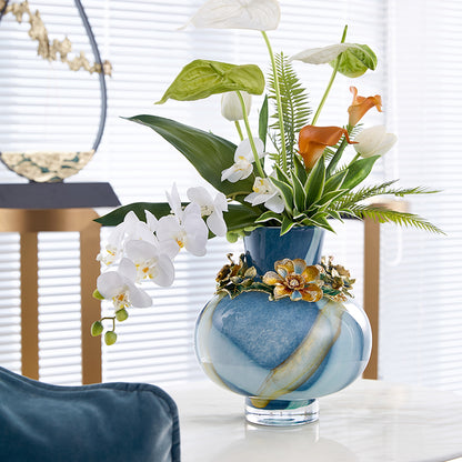 مزهرية فنية من تصميم "أزور ميست" بعنوان "نرجس مرصع بالجواهر"