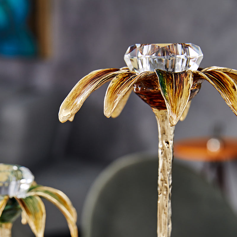 شمعدان ترينيتي المذهب بالزهور